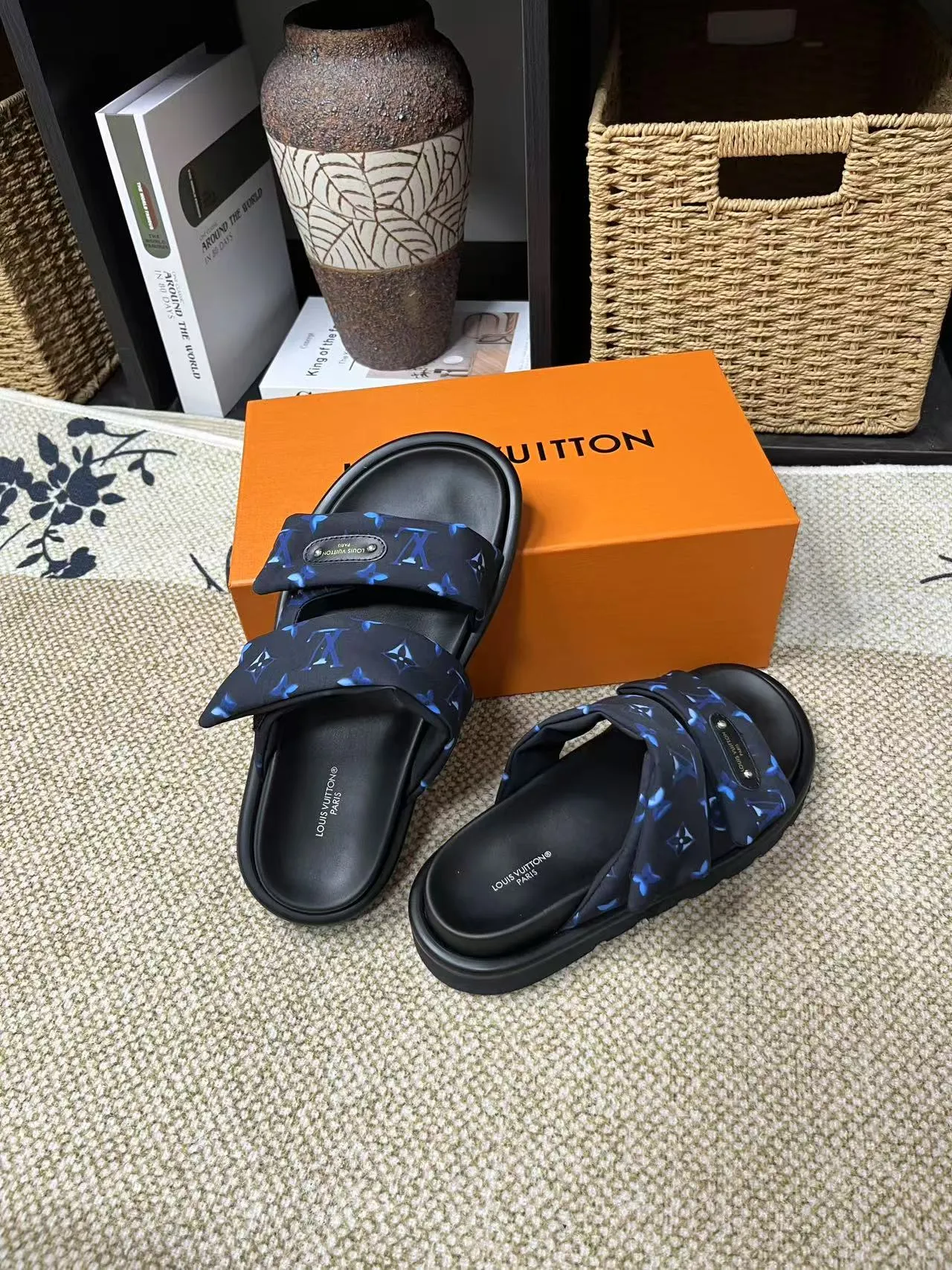 P340 yuan LV Louis Vuitton Full of high-end feel! A popular model among bloggers at home and abroad, it’s retro and fashionable, and looks stunning on your feet! Mainly recommended model on the official website★ ━━━━━ ЅᏇєєt ━━━━━ ▪️Upper: original calfskin ➕5D printing process ▪️Inner: imported mixed sheepskin ▪️Outsole: original molded foam outsole ▪️Size: Female 35-40 Men's 39-44 (women's 41 men's 45)